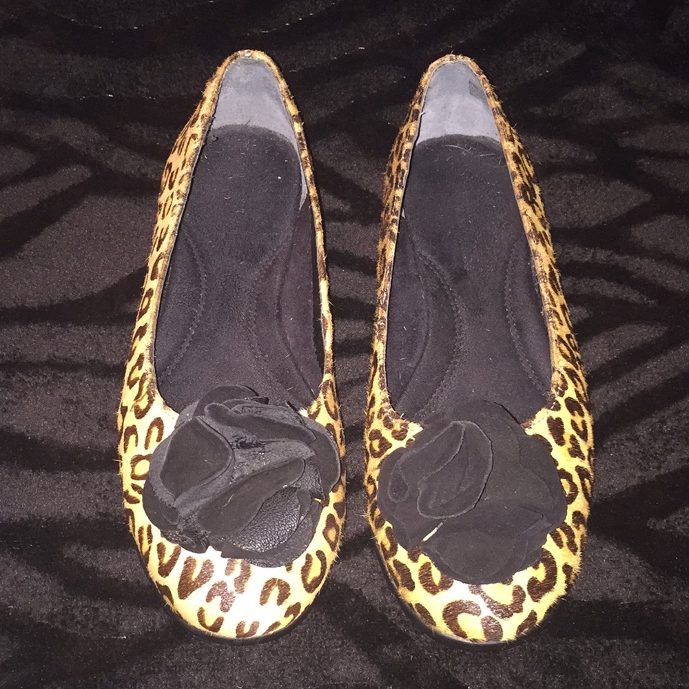 Aerosoles Sz 8M cheetah flats w flower accent